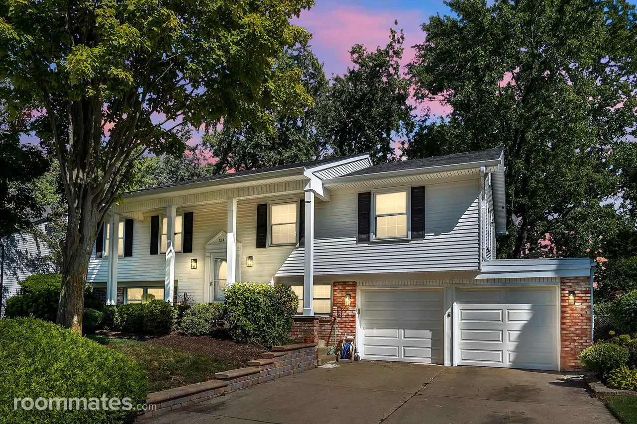 Profile photo 1 of 10