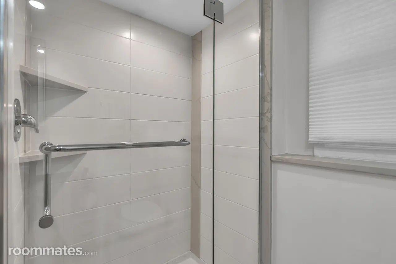 Profile photo 6 of 10