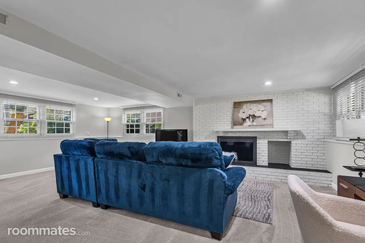 Profile photo 3 of 10