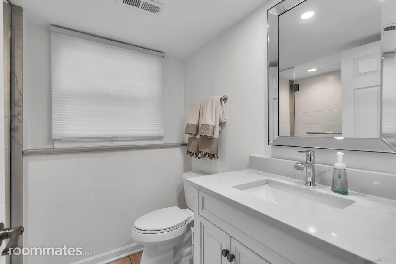 Profile photo 4 of 10