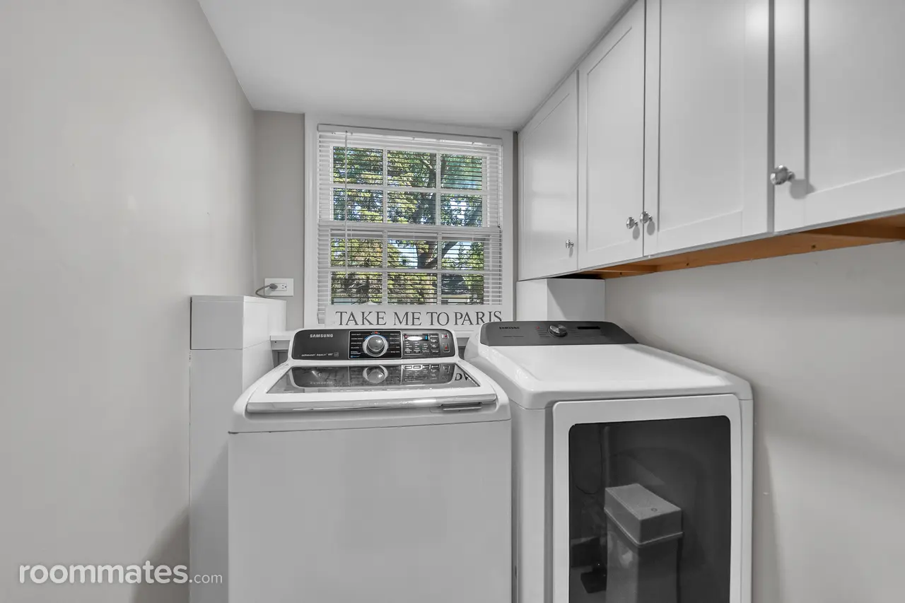 Profile photo 9 of 10