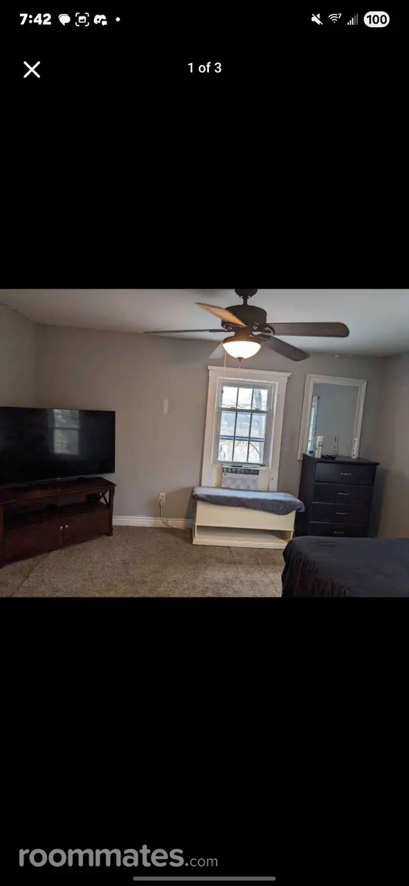 Profile photo 1 of 4