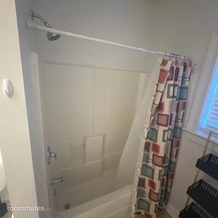 Room for rent in Savannah, GA $900, house