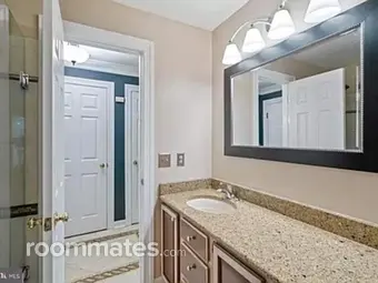 Room for rent in Dumfries, VA $1000, condo