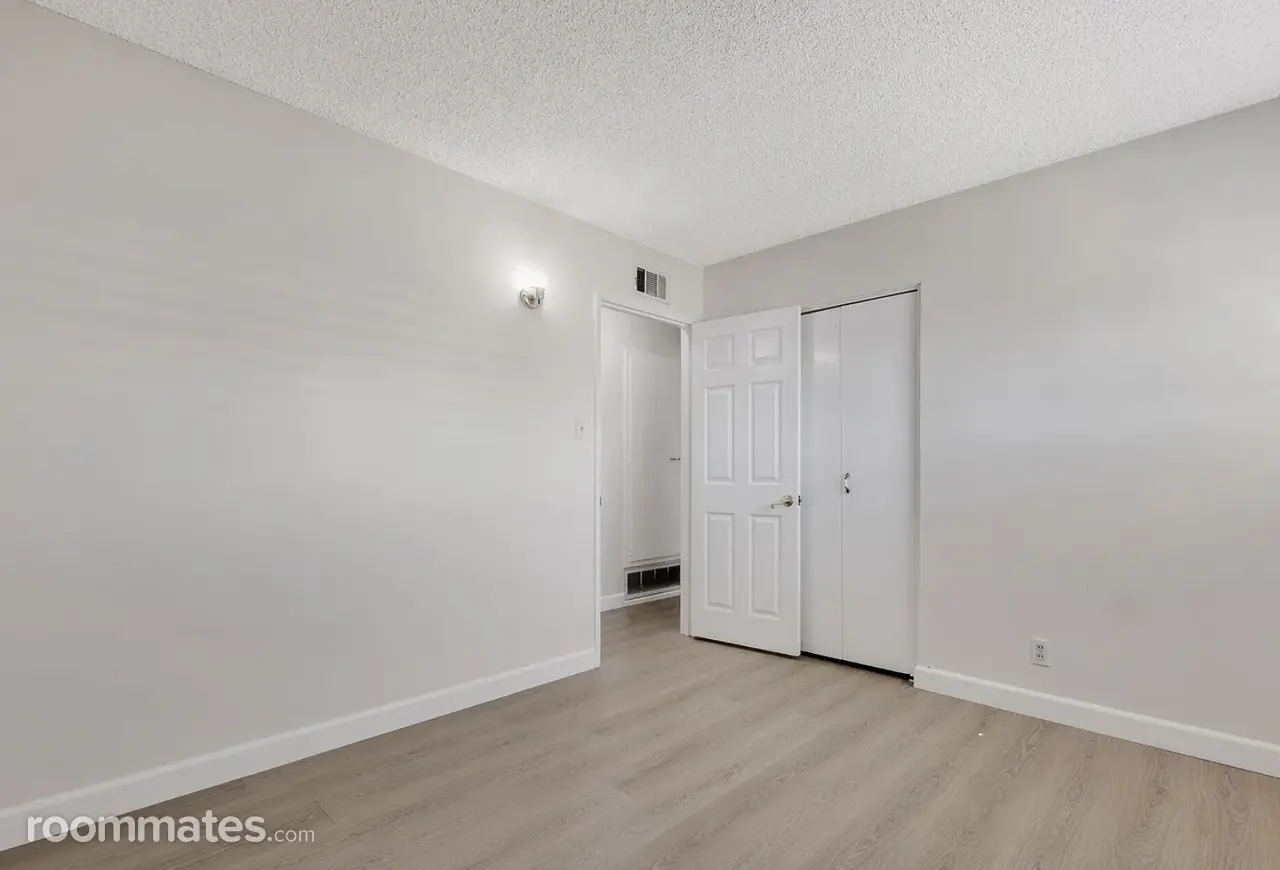 Profile photo 2 of 4