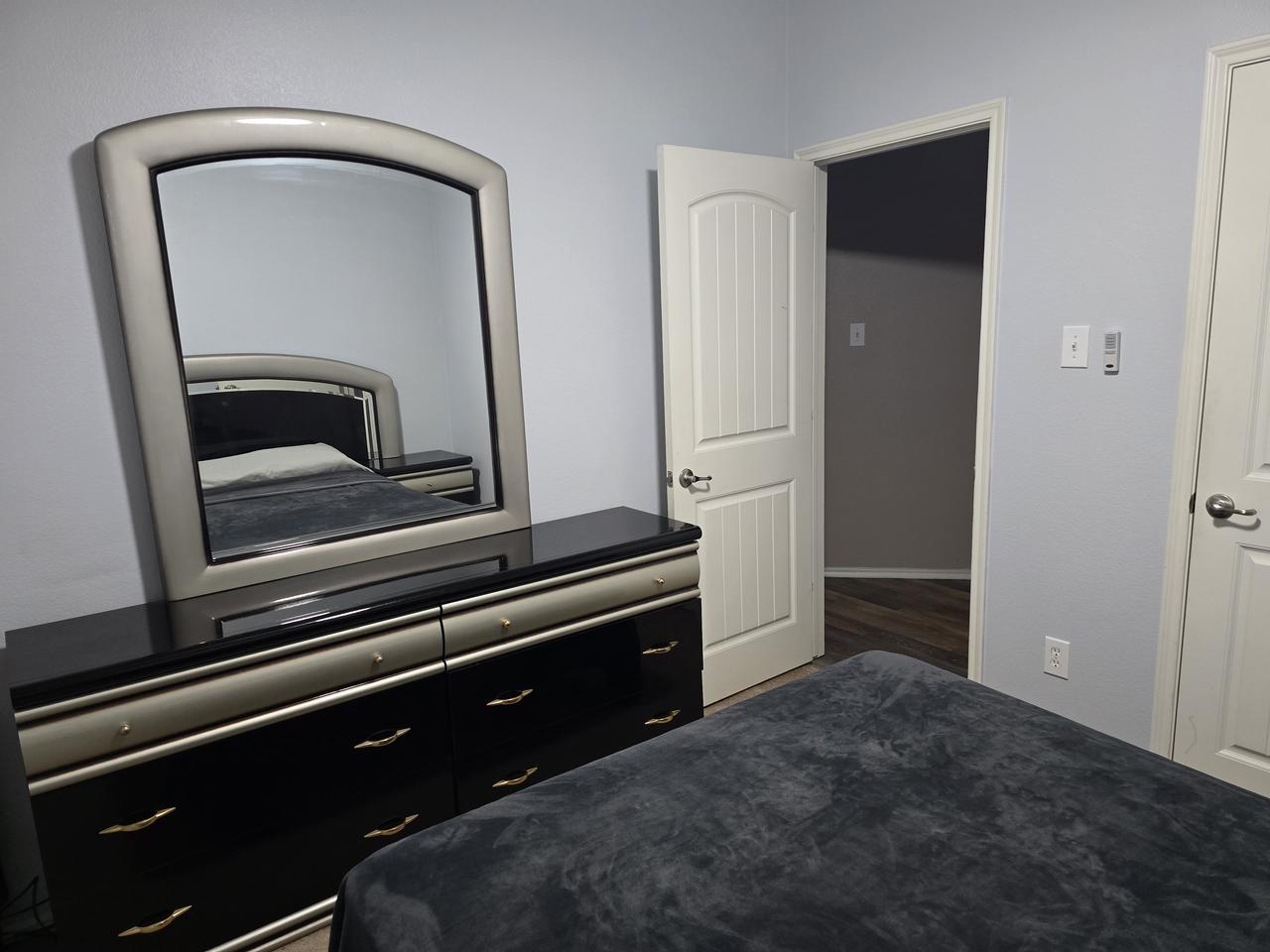 Profile photo 3 of 8