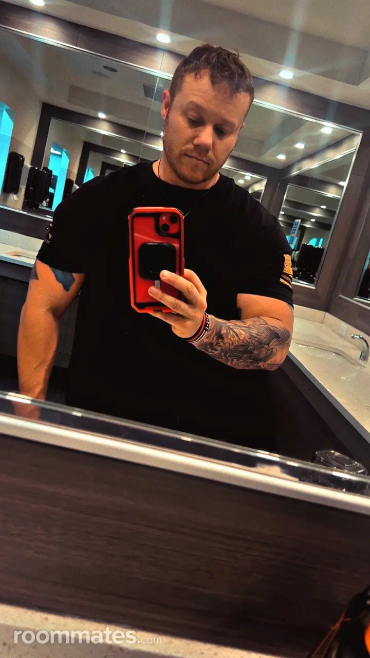 Profile photo 14 of 17