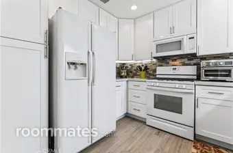 Room for rent in Riverside, CA $1000, townhouse