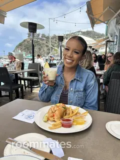 Roommate looking Tustin, CA, $1000