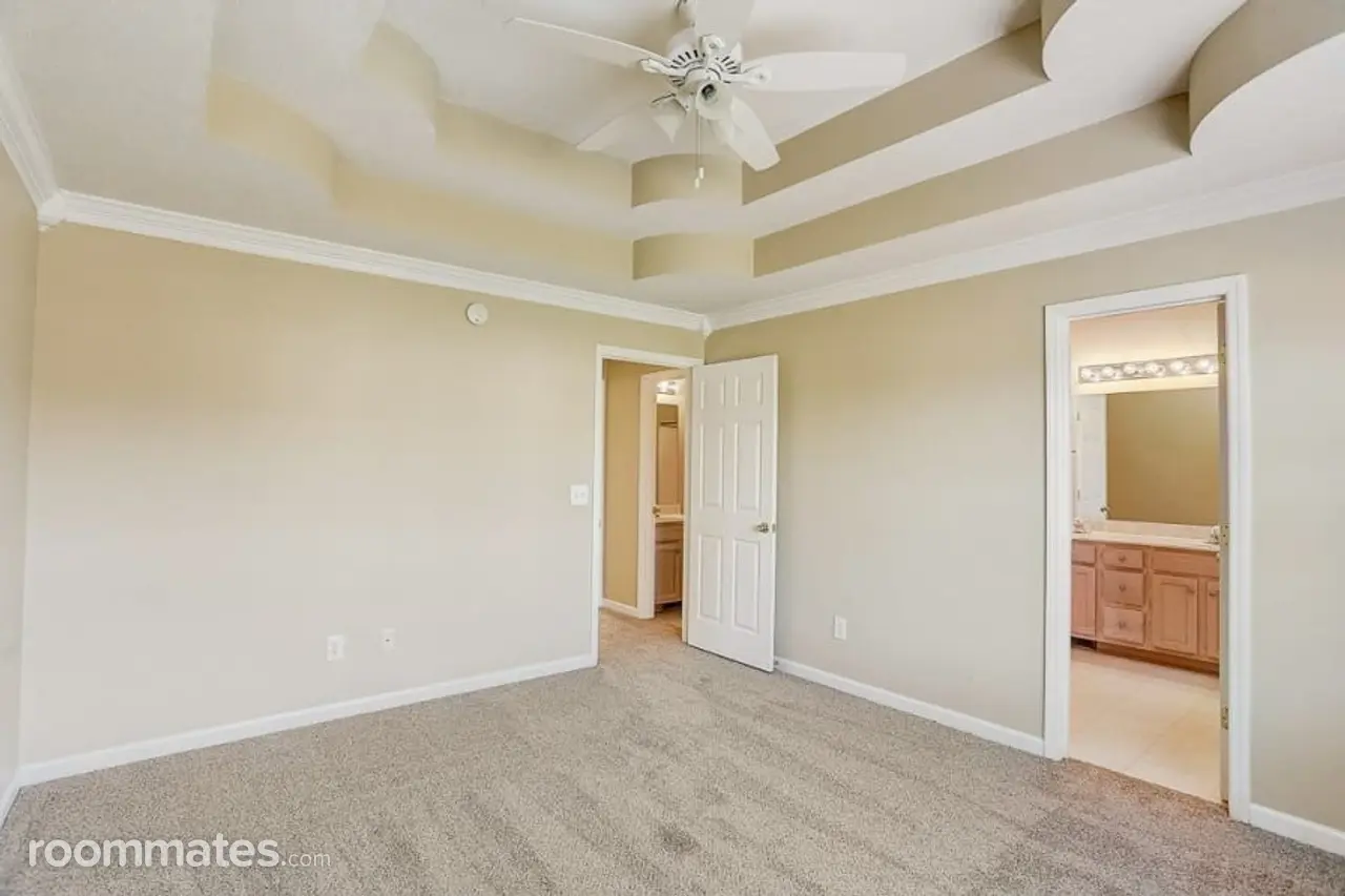 Profile photo 3 of 6