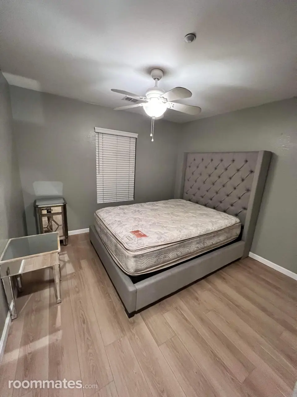 Profile photo 1 of 4