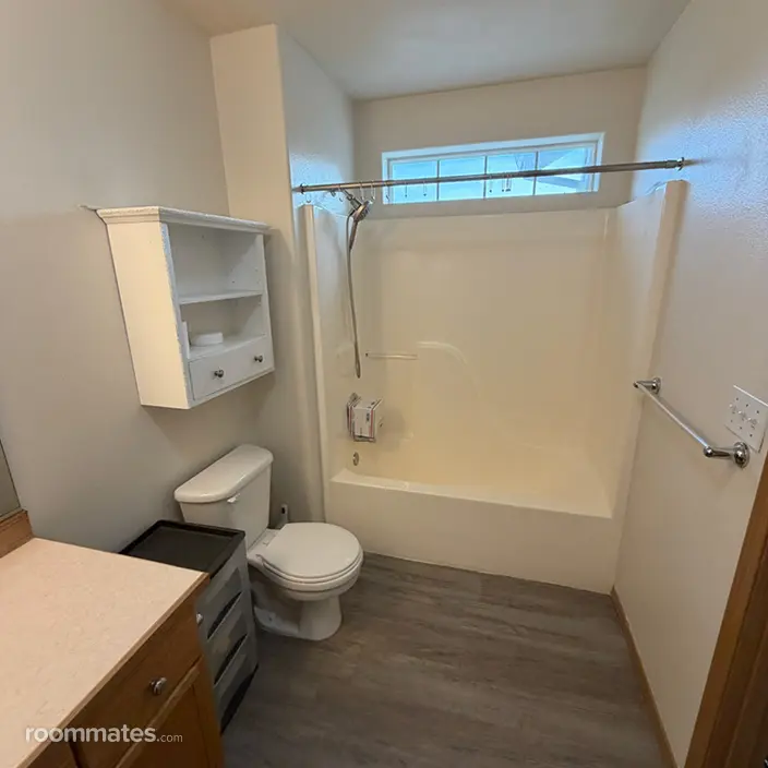 Room for rent in Gresham, OR $950, house