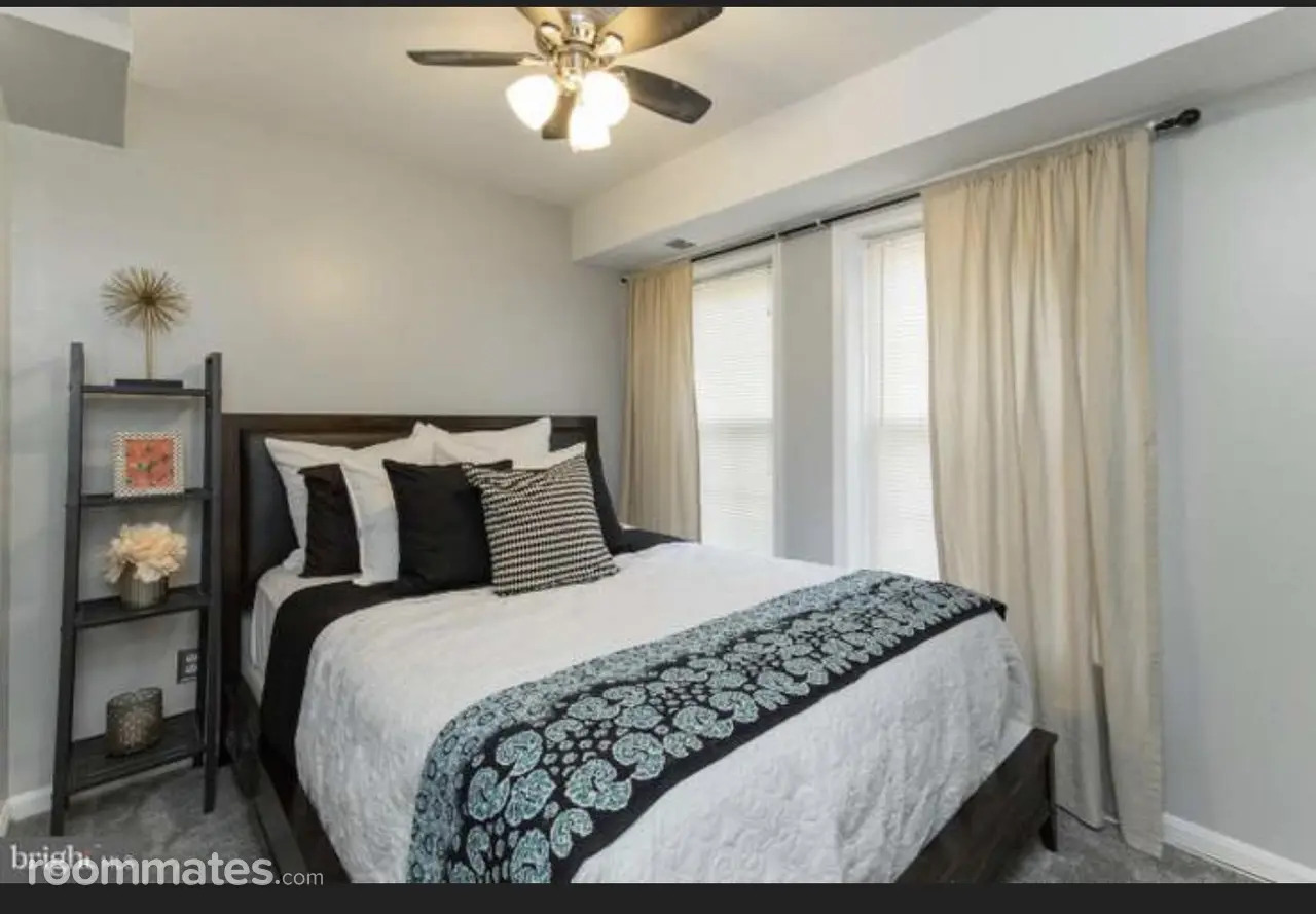 Profile photo 3 of 8