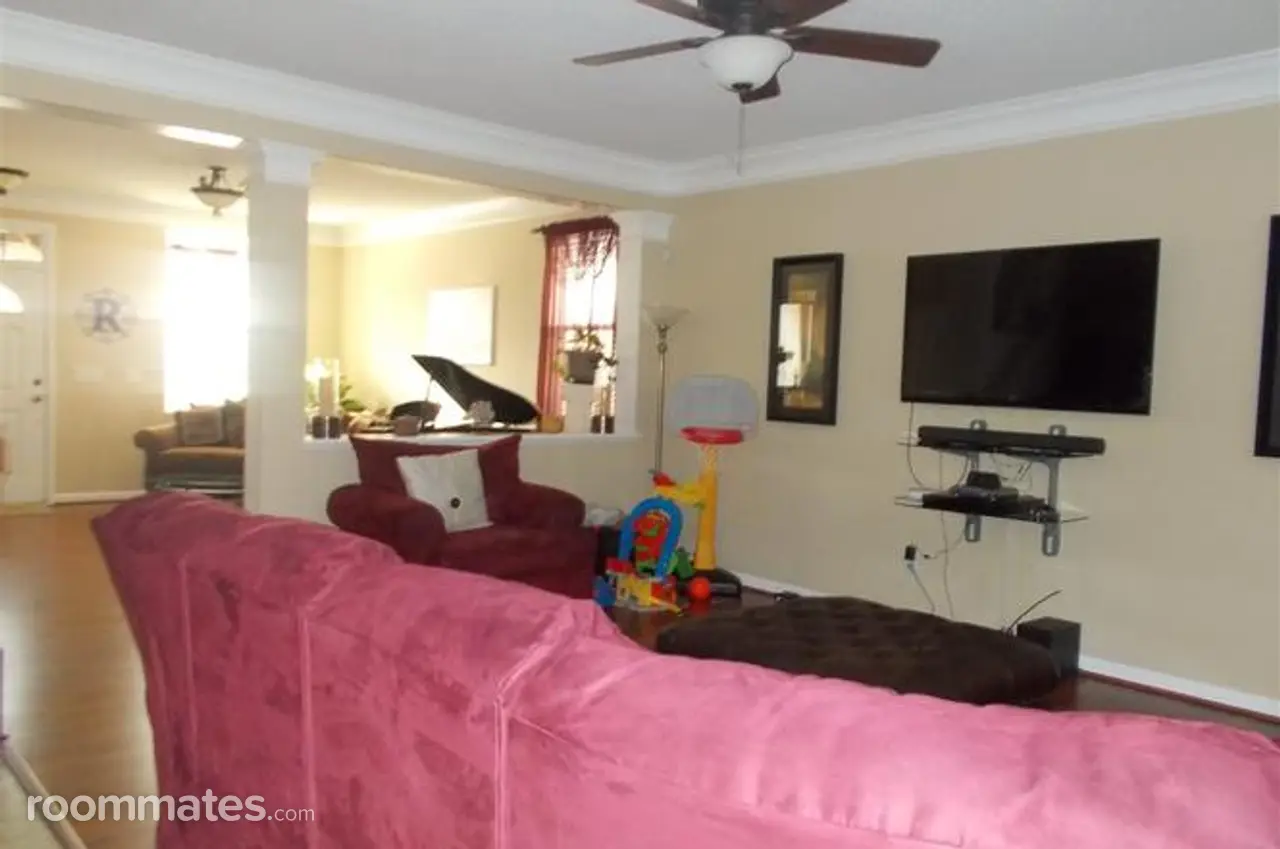 Profile photo 3 of 9