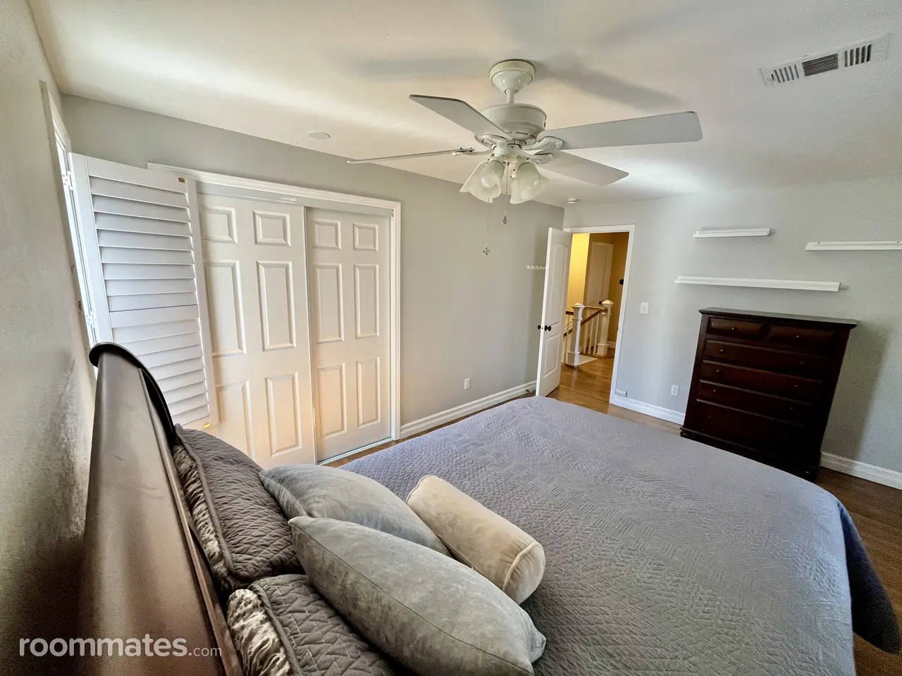 Profile photo 3 of 12