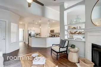Room for rent in Dallas, TX $1300, condo