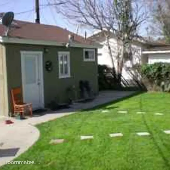 Room for rent in North Hollywood, CA $950, house