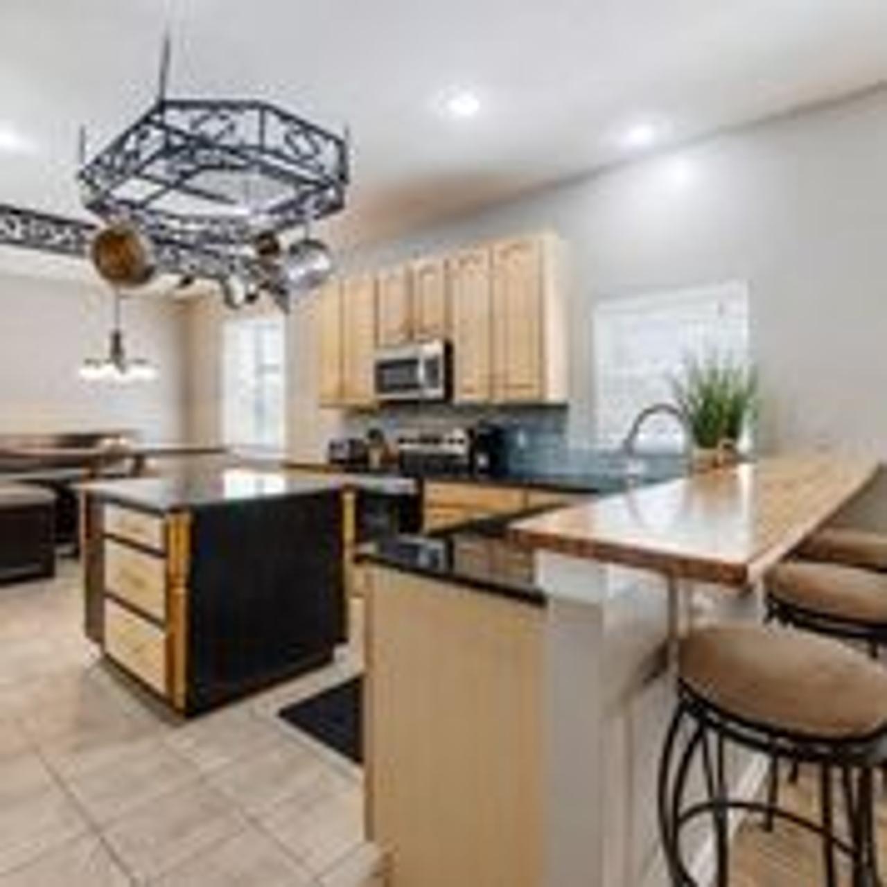 Profile photo 4 of 12