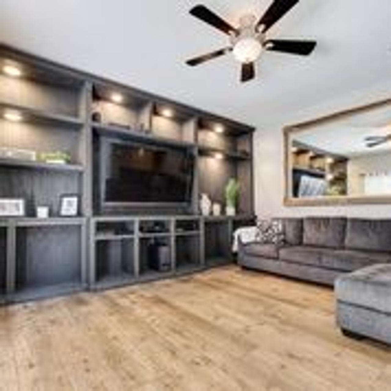 Profile photo 5 of 12