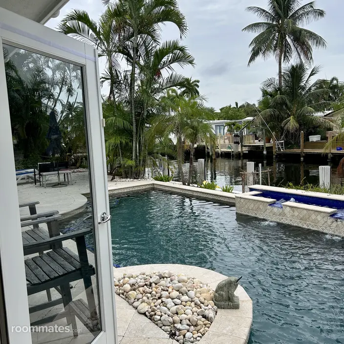 Room for rent in Pompano Beach, FL $1200, house