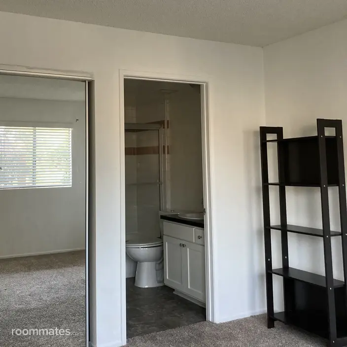 Room for rent in Canoga Park, CA $1350, townhouse