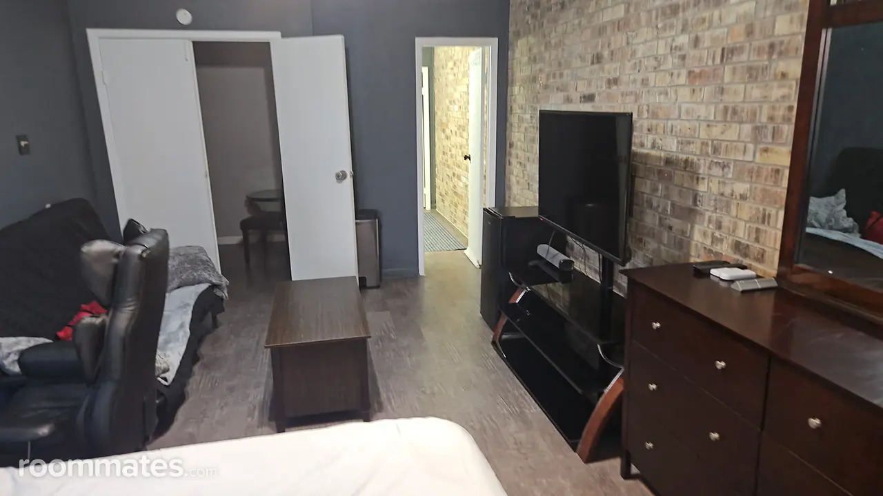 Profile photo 6 of 10