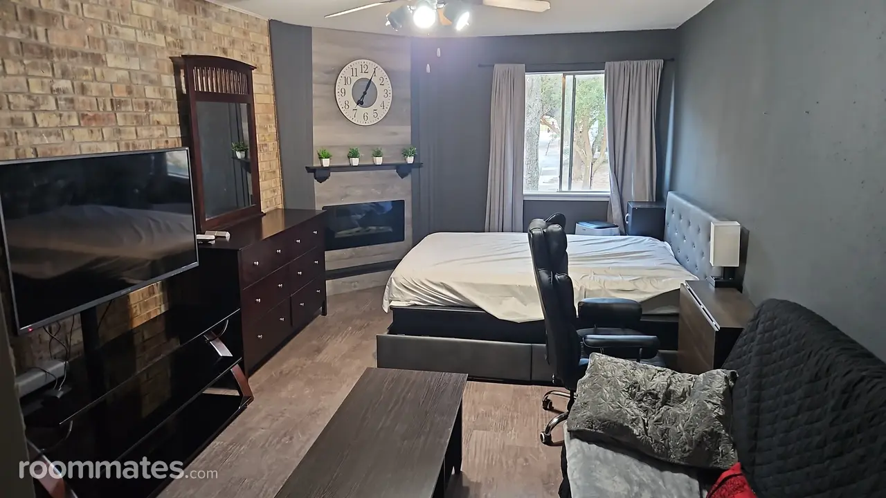 Profile photo 1 of 10