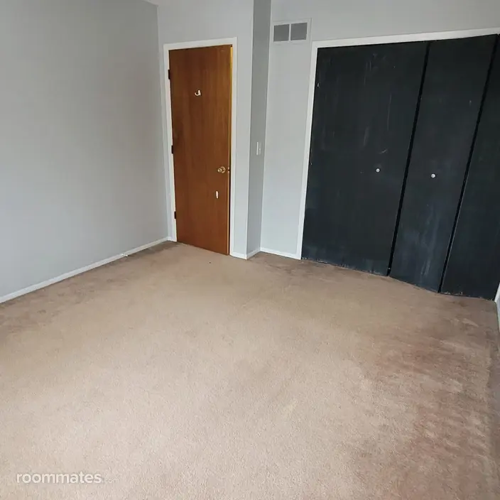 Room for rent in Brighton, MI $950, condo