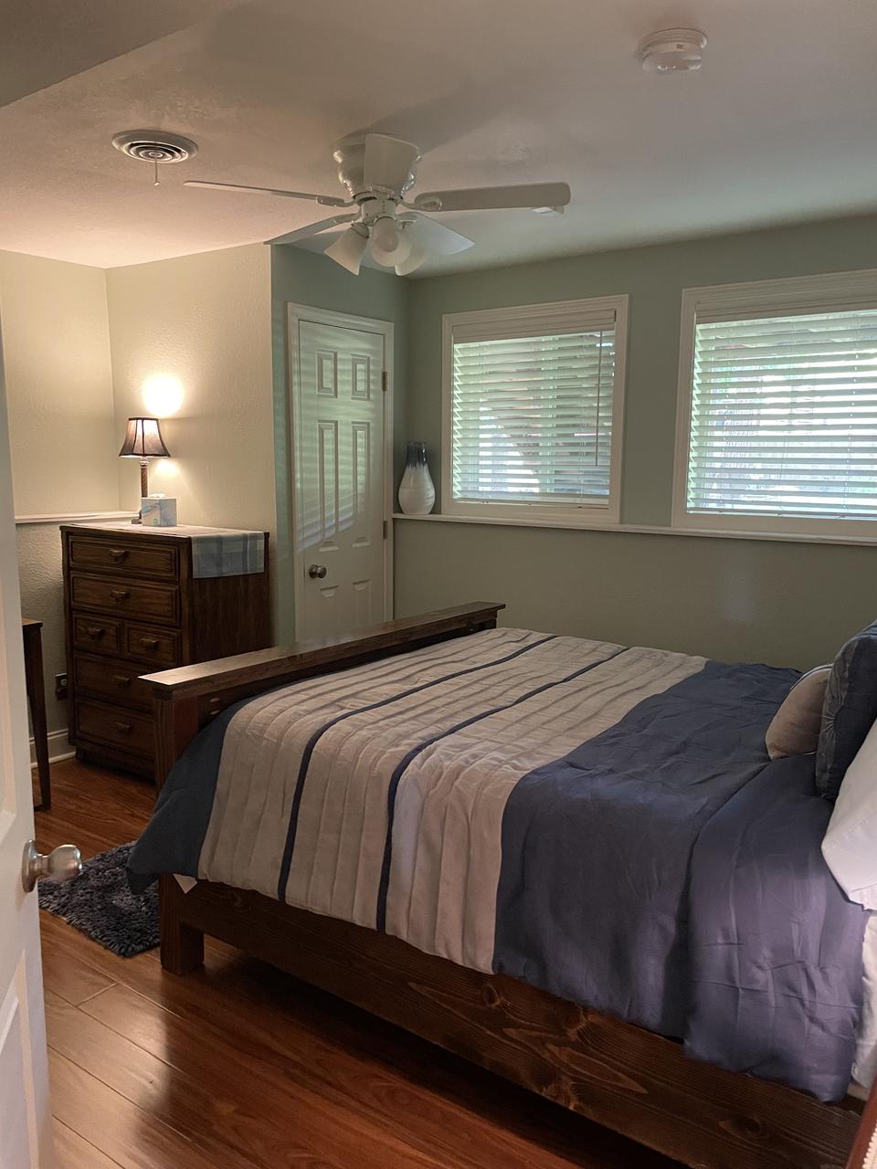 Profile photo 1 of 10