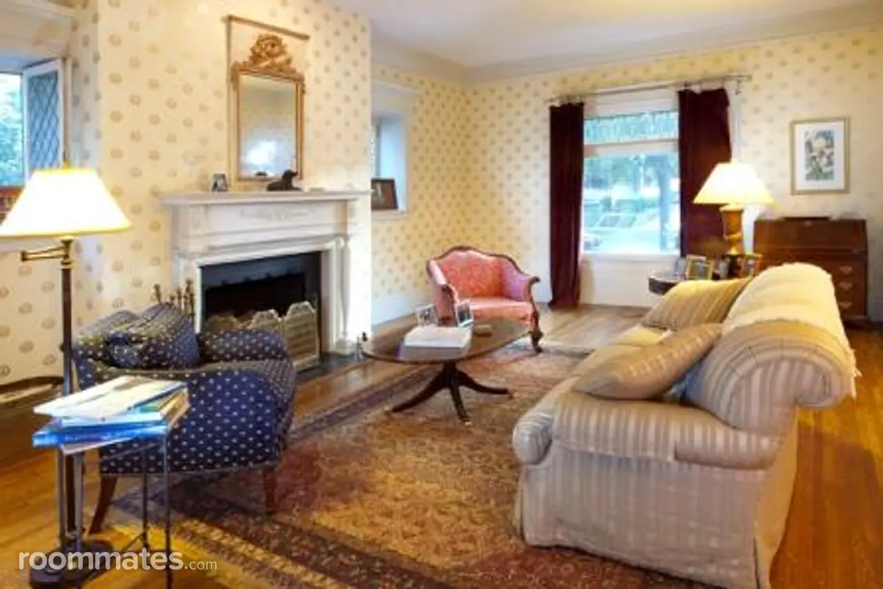 Profile photo 3 of 7