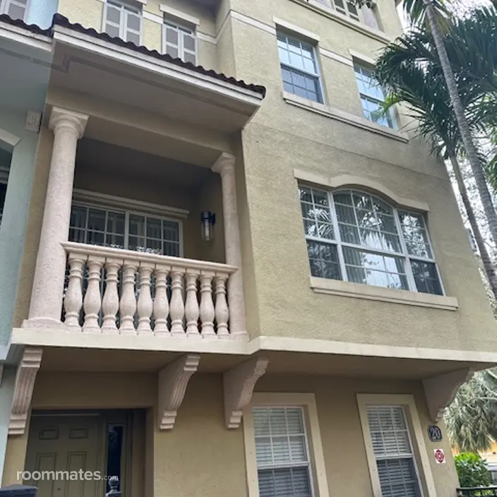 Room for rent in Palm Beach Gardens, FL $1500, townhouse