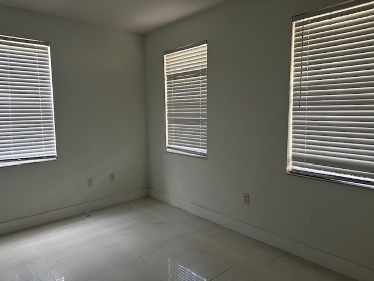 Profile photo 7 of 11