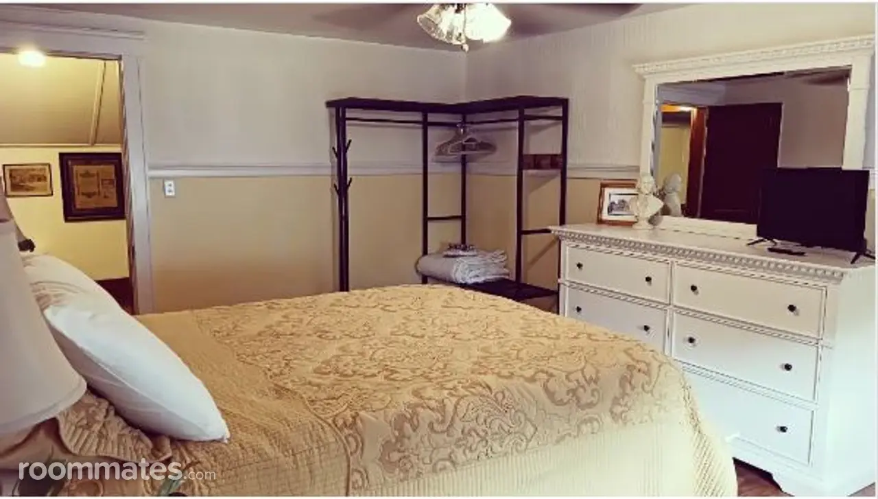 Profile photo 3 of 9