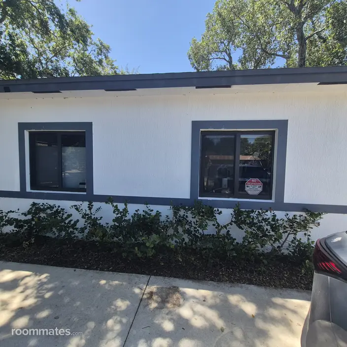 Room for rent in Miami, FL $1250, house