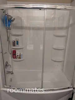 Room for rent in Sterling Heights, MI $800, condo