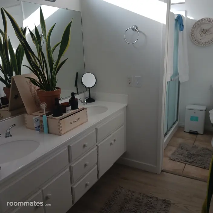 Room for rent in Menifee, CA $1300, house