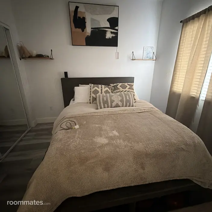 Room for rent in Garden Grove, CA $1600, townhouse