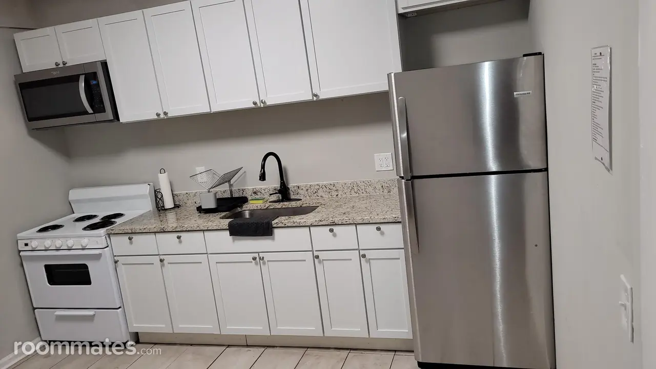 Profile photo 4 of 10