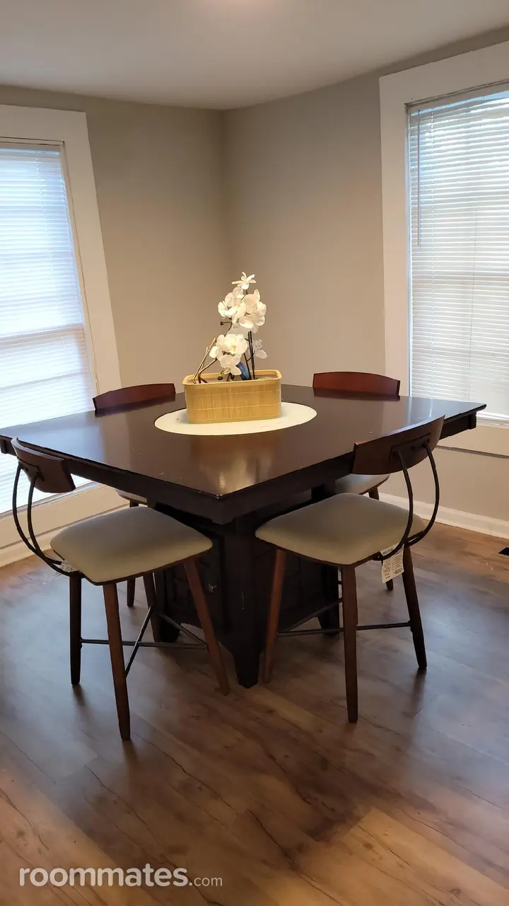 Profile photo 3 of 10