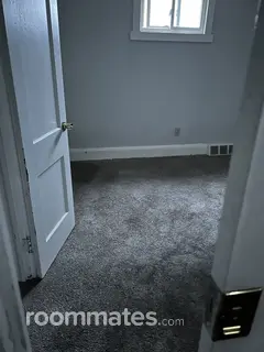 Room for rent in Newburgh Heights, OH $600, house