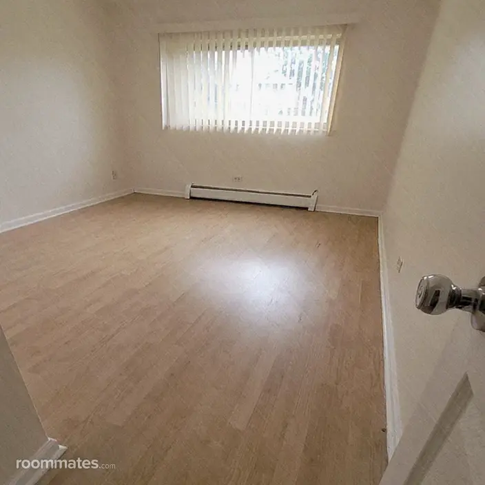 Room for rent in Glendale Heights, IL $875, house