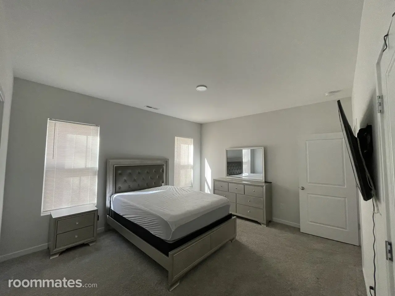 Profile photo 1 of 11