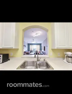 Room for rent in Jacksonville, FL $700, condo