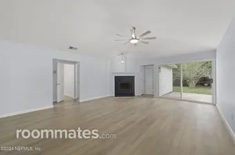 Room for rent in Jacksonville, FL $1000, house