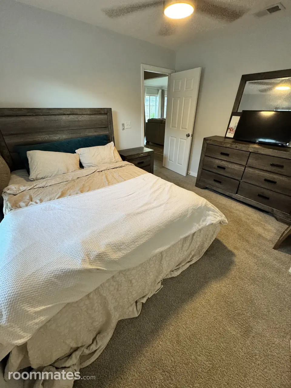 Profile photo 9 of 11