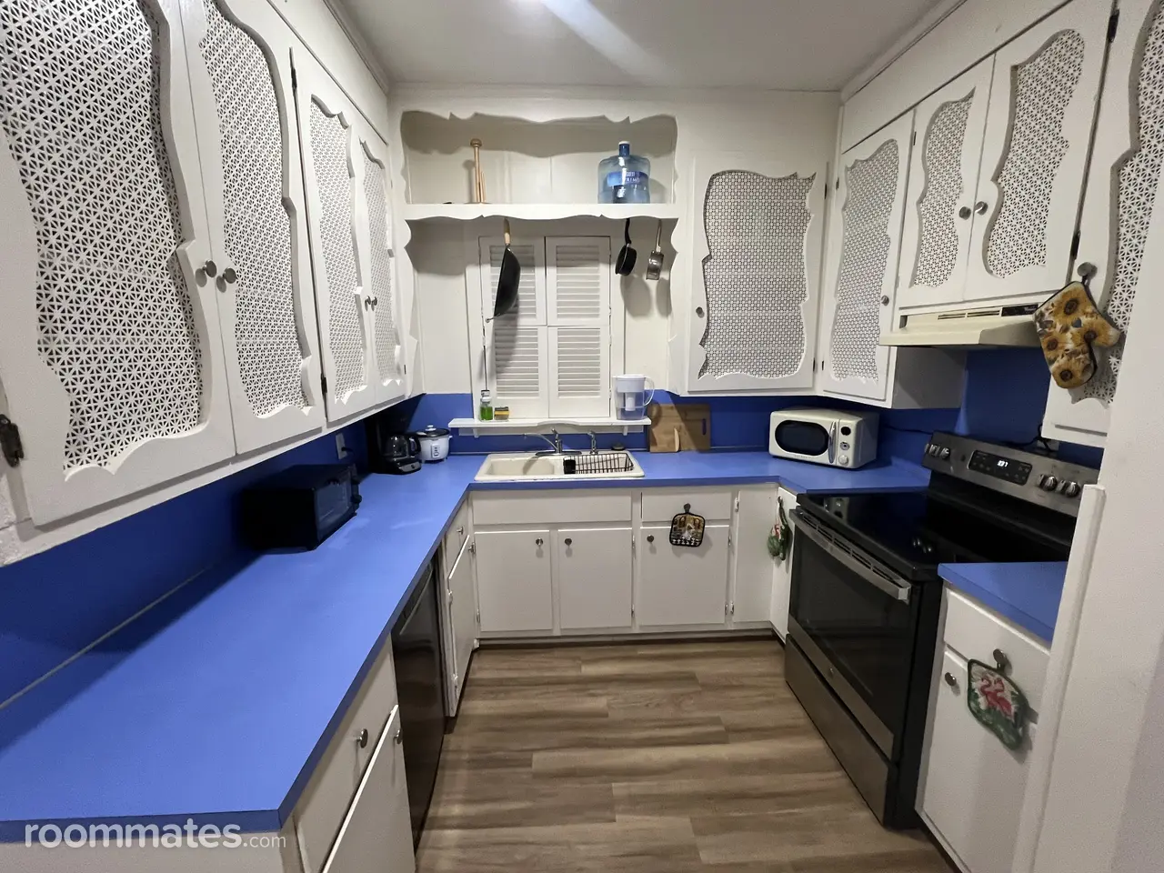 Profile photo 3 of 11