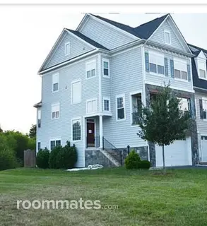 Room for rent in Gainesville, VA $1000, townhouse