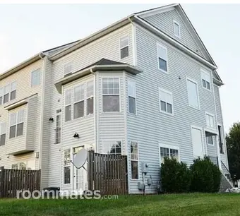 Room for rent in Gainesville, VA $1000, townhouse