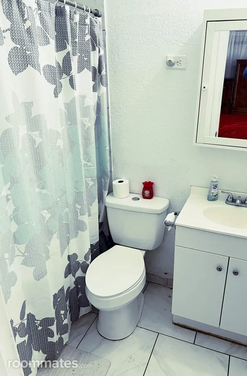 Profile photo 3 of 8