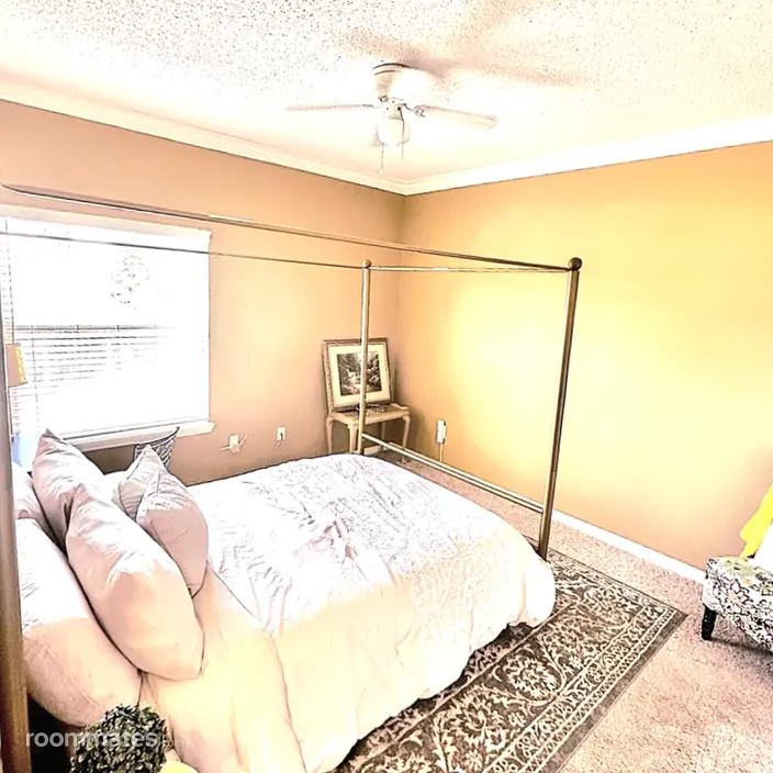 Room for rent in Jacksonville, FL $999, house